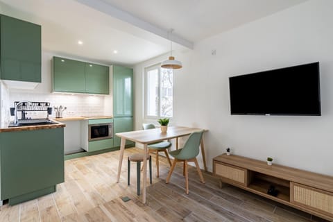 Kitchen or kitchenette, Dining area, pet friendly