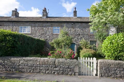 Property building, Day, Garden, Garden view