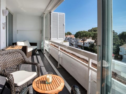 Balcony/Terrace, Street view