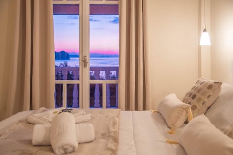 View (from property/room), Balcony/Terrace, Bedroom, Sea view