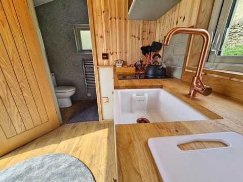 Peak District Shepherds Hut Nature lodge in High Peak District