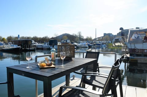 Floating vacationhome Sylt Haus in Maastricht