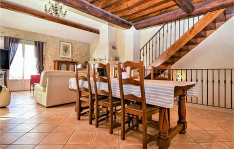 Gorgeous Home In Boulbon With Kitchen House in Tarascon