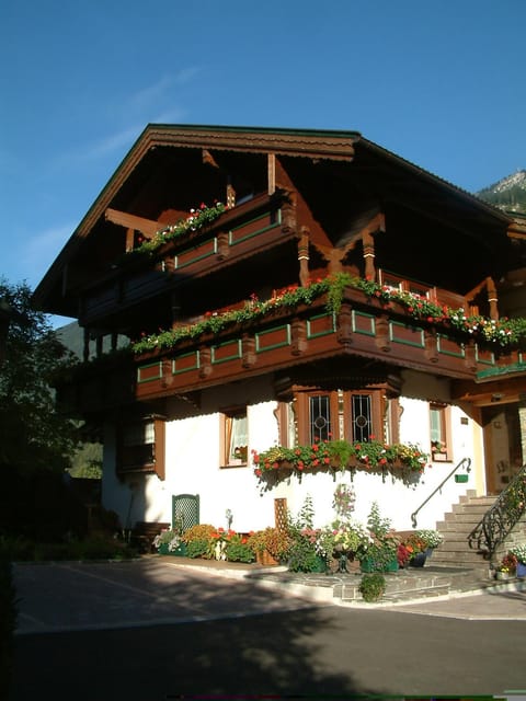 Gästehaus Vier Jahreszeiten Condo in Mayrhofen