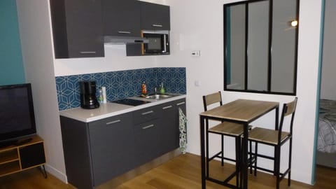 Appartement tout équipé avec piscine proche Stade OL et EUREXPO Apartment in Auvergne-Rhône-Alpes