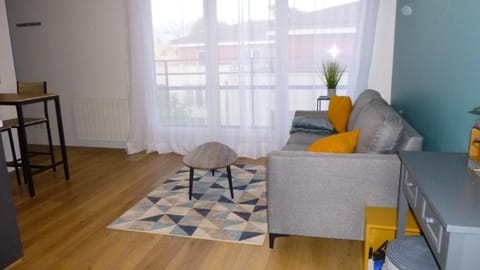 Appartement tout équipé avec piscine proche Stade OL et EUREXPO Apartment in Auvergne-Rhône-Alpes