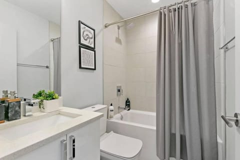 Cozy & Modern 3BR Apartment - Division 201W 301W REP Apartment in Chicago