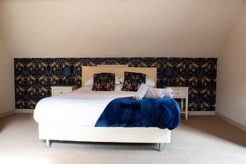 Elm Escapes Nature lodge in Llangunllo