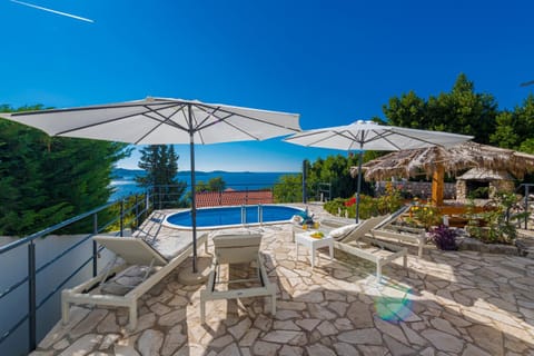 Charming Villa Svagusa with Sea View House in Plat