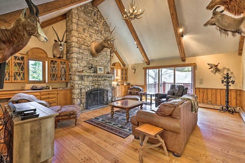 40-Acre Ski Retreat with Hot Tub and Trout Pond! Maison in Banner Elk