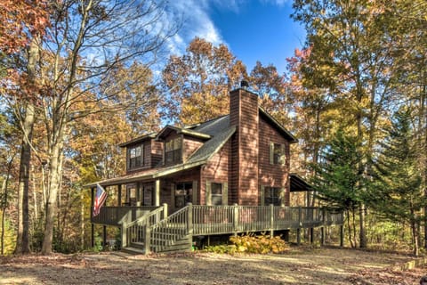 Spacious Cabin with Furnished Deck and Hot Tub! Maison in Union County