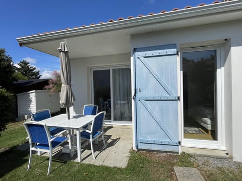 Maisonnette 4 pers avec terrasse privée et accès piscine, proche océan - Saint-Brevin-les-Pins - FR-1-364-102 House in Saint-Nazaire