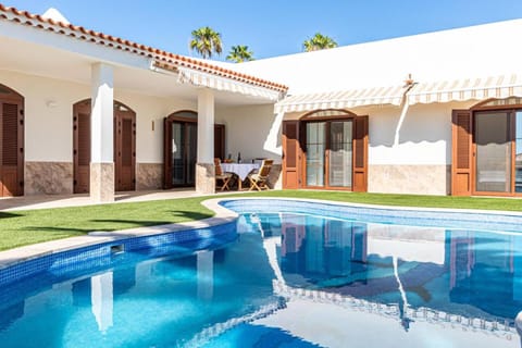 Blue Dream Villa By Dream Homes Tenerife Villa in Avenida de la Galga