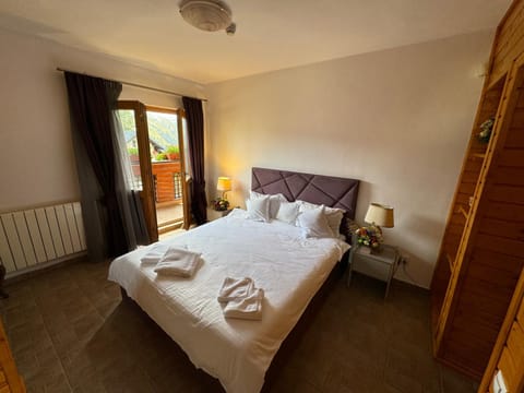 Bed, Balcony/Terrace, Photo of the whole room, Bedroom, internet, towels, wardrobe