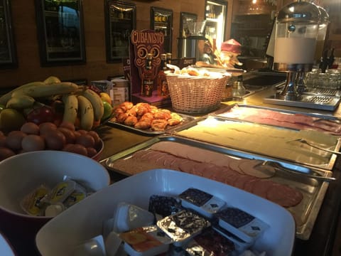 Restaurant/places to eat, Continental breakfast