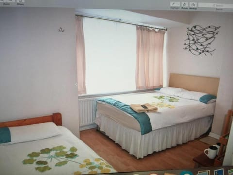 Room in Guest room - Family Room Sleeps 3 with 1 double and 1 single bed Ground Floor Private shower Bed and Breakfast in London Borough of Hounslow