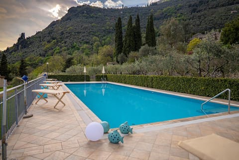 Podere Sotto il cielo di Toscana casa vacanze con 5 monolocali indipendenti 2 bungalowe nell uliveto piscina parcheggio Only adults Pet friendly Farm Stay in Camaiore