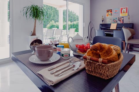 VILLA DES CHENES Bed and Breakfast in Bourges