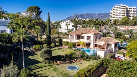 Property building, Spring, Natural landscape, Bird's eye view, Garden, Garden view, Pool view