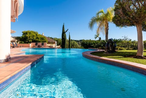 Garden view, Pool view, Swimming pool, sunbed