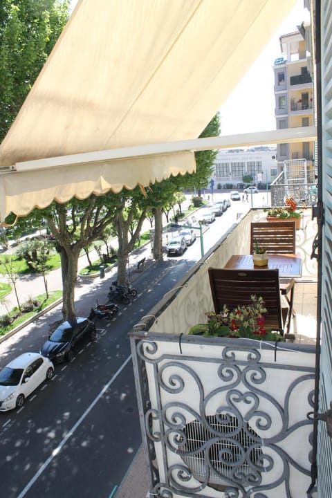 View (from property/room), Balcony/Terrace, Balcony/Terrace, City view, City view, Garden view