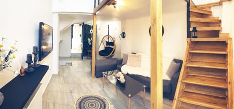 TV and multimedia, View (from property/room), Living room, Decorative detail