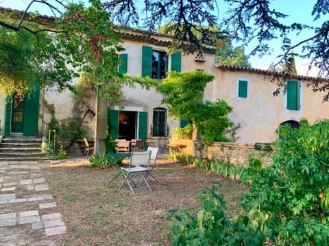 Mas de Monge Condo in Tarascon