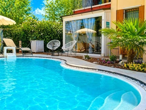 Swimming pool, Swimming pool