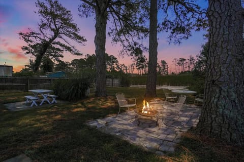 Cottage w Private Creek, Sunroom, Fire Pit, & WiFi House in Chincoteague Island