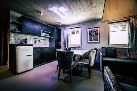 Kitchen or kitchenette, Seating area, Dining area