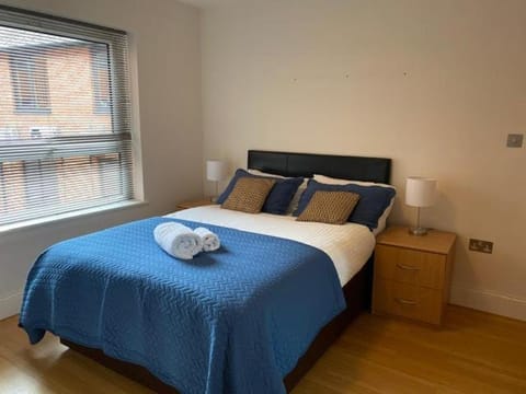 2 bed 2 baths in a central location ☆☆☆☆☆ Apartamento in Basingstoke