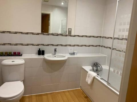 2 bed 2 baths in a central location ☆☆☆☆☆ Apartment in Basingstoke