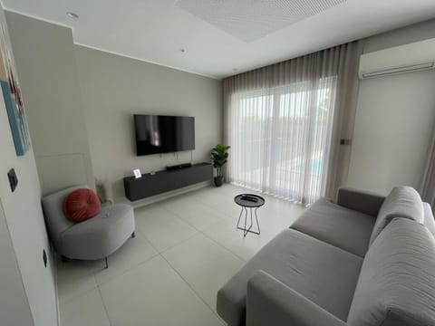 Communal lounge/ TV room, TV and multimedia, Living room, Seating area