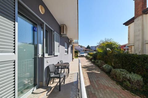 Patio, Facade/entrance, Balcony/Terrace