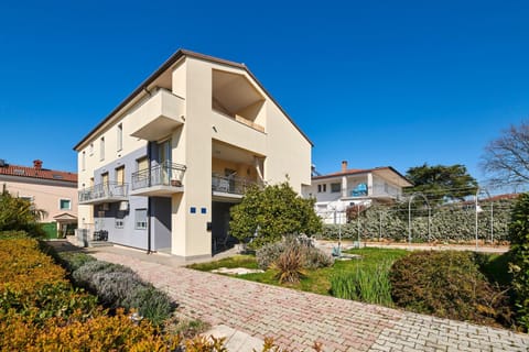 Property building, Garden, Garden view