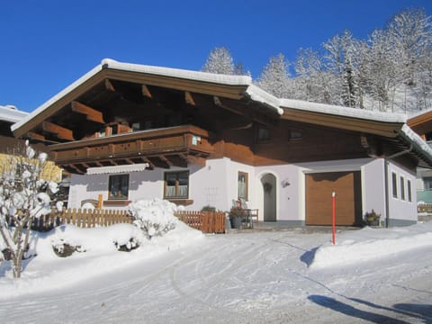 Facade/entrance, Winter