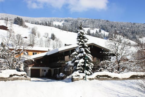 Facade/entrance, Winter