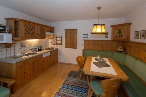 Dining area, kitchen