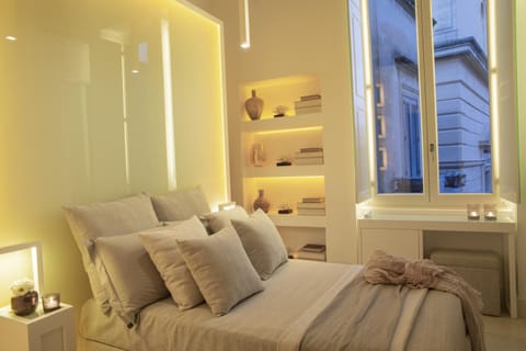 Bedroom, City view