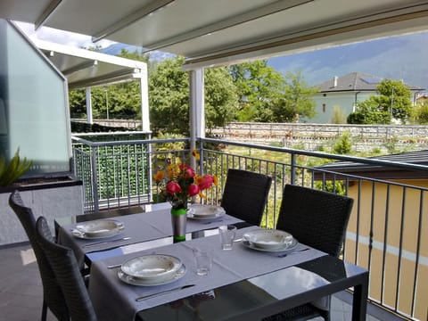 Restaurant/places to eat, Balcony/Terrace