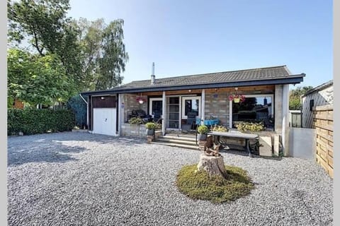 Property building, Patio, Facade/entrance