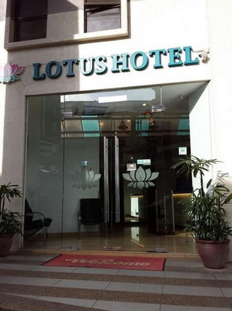 Room in Lodge - Lotus Hotels and Suites Bed and Breakfast in Nigeria