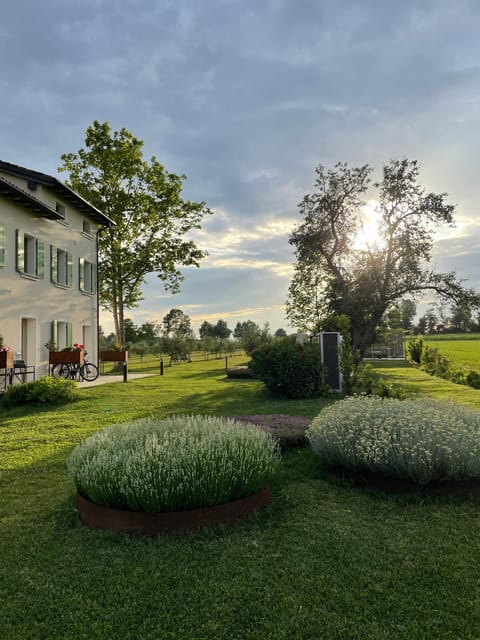 Property building, Spring, Day, Natural landscape, Garden, Garden view
