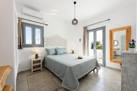 Parian Dream Apartment in Naousa