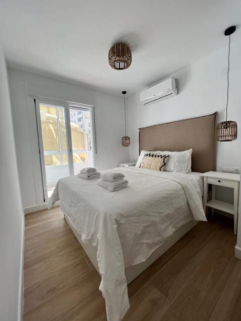 Bed, Photo of the whole room, Bedroom, towels, air conditioner