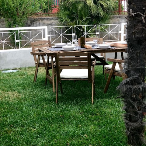 Patio, Spring, Day, Garden, Dining area, Garden view