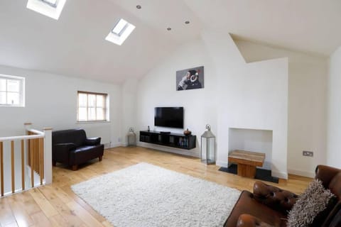 BEAUTIFUL 2 bedroom MEWS HOUSE WITH PARKING BY THE BEACH House in Brighton