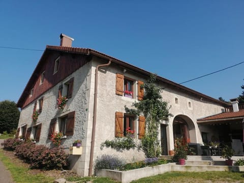 Charmant meublé au calme, proche cascades, randos, chevaux, parking et terrasse privée, WiFi gratuit - FR-1-589-365 Apartment in Vosges