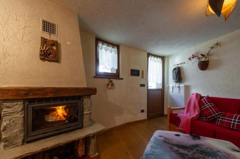 CASA ALINE - Relax tra Natura e Camino - LA SALLE 0069 Apartment in Aosta Valley, Italy