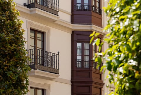 Facade/entrance, Off site